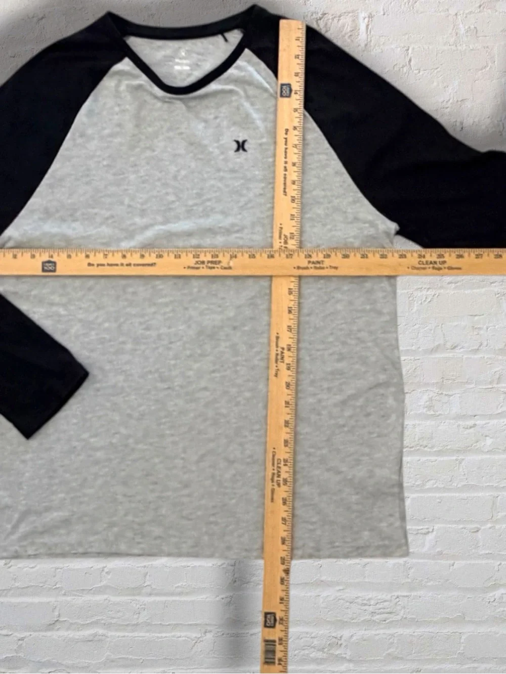 Hurley Men’s XL Gray Black Long Sleeve Raglan crewneck Baseball Tee Logo Shirt